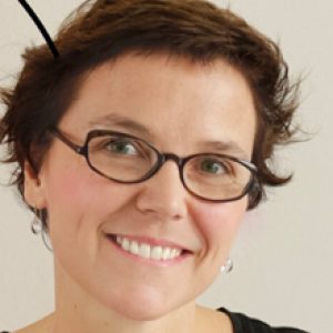 Constance Guisset, מעצבת ומעצבת במה מפריז, יוצרת מערכת הישיבה Waves עבור LaCividina