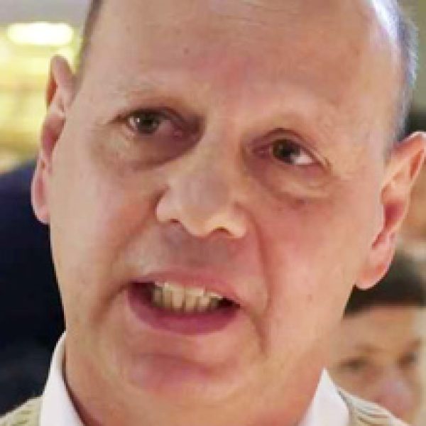 דיוקן של Dante Bonuccelli, אדריכל ומעצב ארגנטינאי שחי ועובד במילאנו