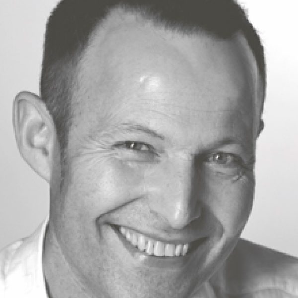 Peter Harvey, מעצב הספה Mon Coeur והכורסה Nautile