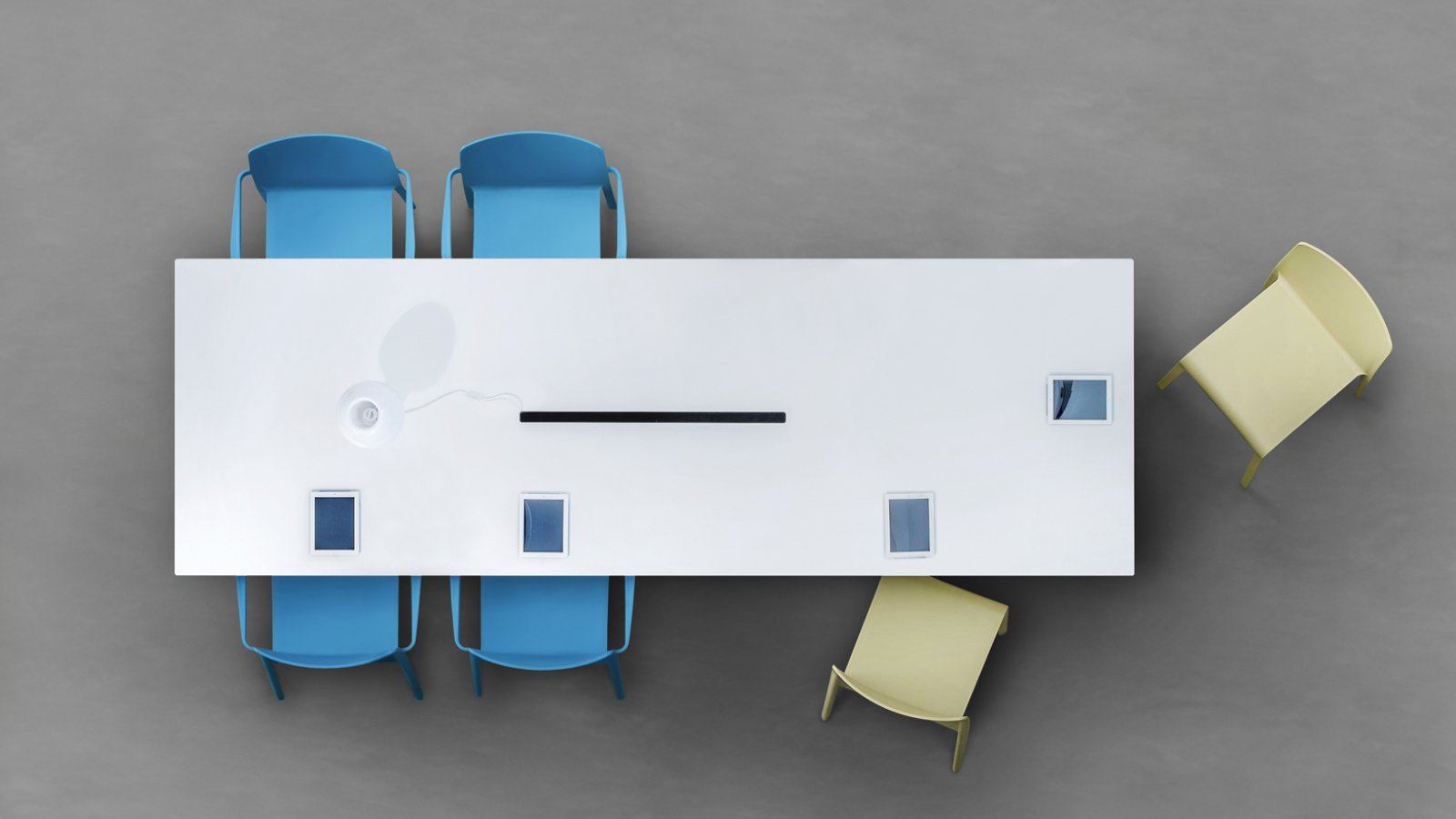 שולחן ישיבות Arki-Table מבית Pedrali עם רגלי חמור מפלדה ומשטח למינציה דחוסה