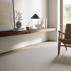 שמונה פריטי Botanica ב-White ו-Grey