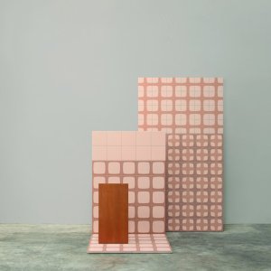 אריח Betty Set של Mutina עם אלמנט גרפי