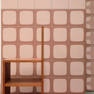 אריח Betty Frame של Mutina עם אלמנט גרפי