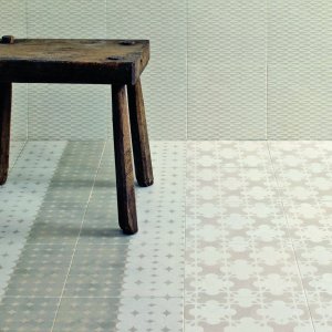קיר פינת קפה בדוגמאות מעורבות Azulej Bianco