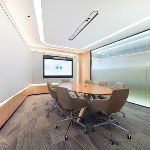 כסאות Aston בראש שולחן ישיבות