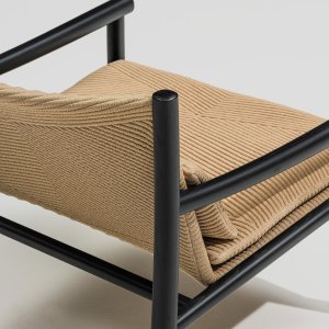 שורת כיסאות Kata Chair בחדר ישיבות לא פורמלי
