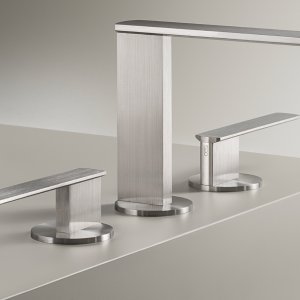 סט מקלחת תרמוסטטי Ayla מבית Cea Design עם מזלף יד וצינור אפור־משי
