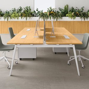 לוח חזית טרפזי מתחת לשולחן E-Place