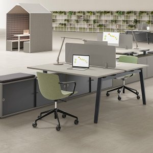 שולחן bench של E-Place עם מסילת כבלים מרכזית מאלומיניום