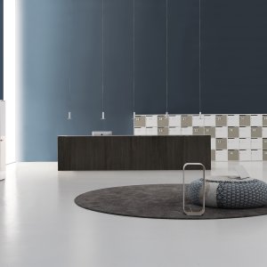Qubo מבית DVO Office, מודול ישר של 166 ס״מ עם משטח קבלה