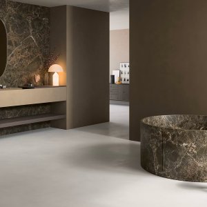 סוללת כיור Flora בגימור Brushed Steel Look PVD במבט מלפנים