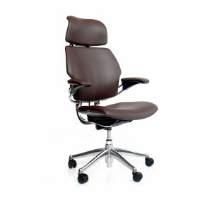 כיסא המנהלים Freedom של Humanscale עם משענת עורף בעור