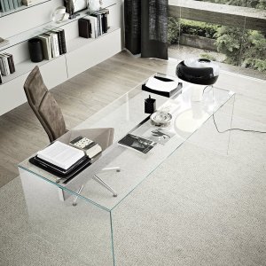 כתפי הקריסטל הנושאות את משטח ה-Air Desk