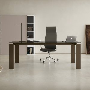 שולחן מנהלים GO של Colombini Office עם תומכי מלמין