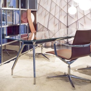 Kuna Chair באדום בולגרי