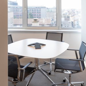 בסיס ארבע זרועות עם רגליות של ICF Office