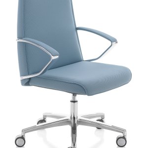 החלק האחורי של גב הכורסה Klivia של Kastel כפי שרואים מהדלת