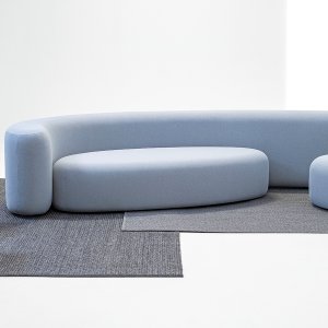 ספת Lisse של LaCividina במבט חזיתי, לכל אורכה, על רקע בהיר ונקי