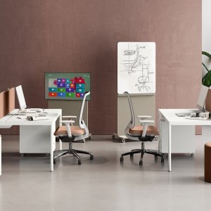 פרט הפרופיל האדום מ־PVC על מסגרת ה־bench של Fil Rouge