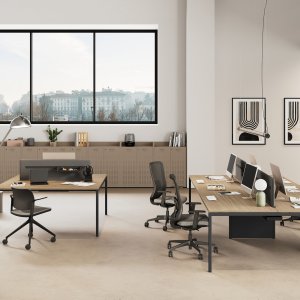 שולחן סמי־מנהלים של Sigma על ארונית השירות הקונסטרוקטיבית