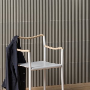עמדת קבלה עם קיר רקע מ-Rombini של Mutina