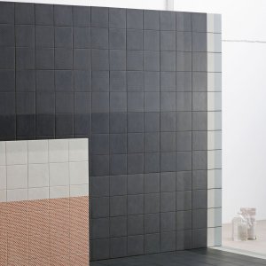 אריח Base Black מקולקציית Tape של Mutina