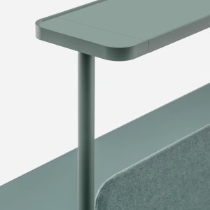 חיישן המגע בצד פס ה-LED של גשר K_LUCE מעל Rizz Workstation
