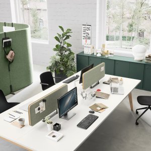 קומפוזיציית closed office של Pigreco עם מפלס שלישי
