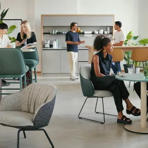 שרפרף מרופד se:café soft stool בגובה בר עם משענת רגליים