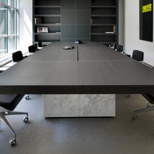 תפר האלומיניום לאורך המשטח של Asymmetrical Meeting