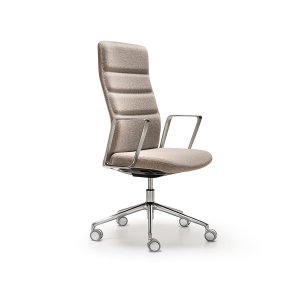 גרסת 4D של That’s it Executive עם משענות מפוליפרופילן שחור ושפה מאלומיניום